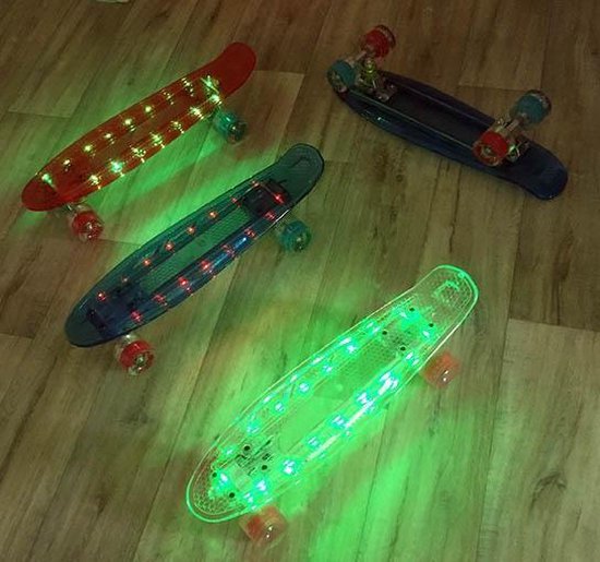 Retro Plastic skateboard - Met LED verlichting - Transparant Rood | bol.com