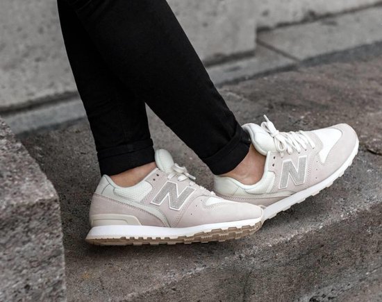 New Balance Sneakers Wr996 Lcb Dames Beige Maat 37.5 | bol.com