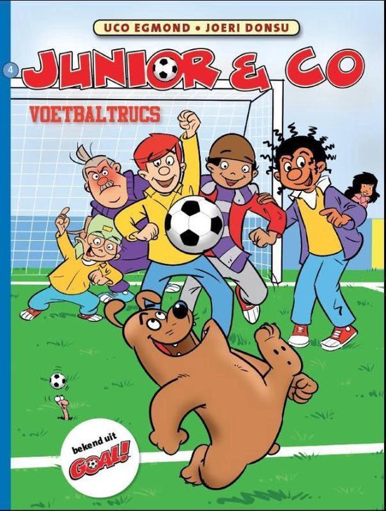 Kinderen spelen voetbal met een hond.