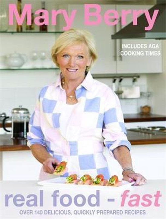 Mary Berry, auteur van 'real food - fast', in een blauw-wit geblokt overhemd.