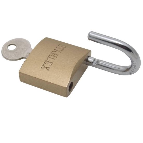 Cadenas Stahlex en laiton ouvert avec une clé à l'intérieur.