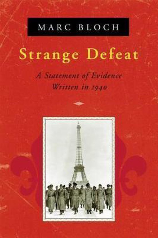 Couverture du livre "Strange Defeat" de Marc Bloch avec un cadre noir et fond rouge. Au centre, une photo de la Tour Eiffel et de soldats.