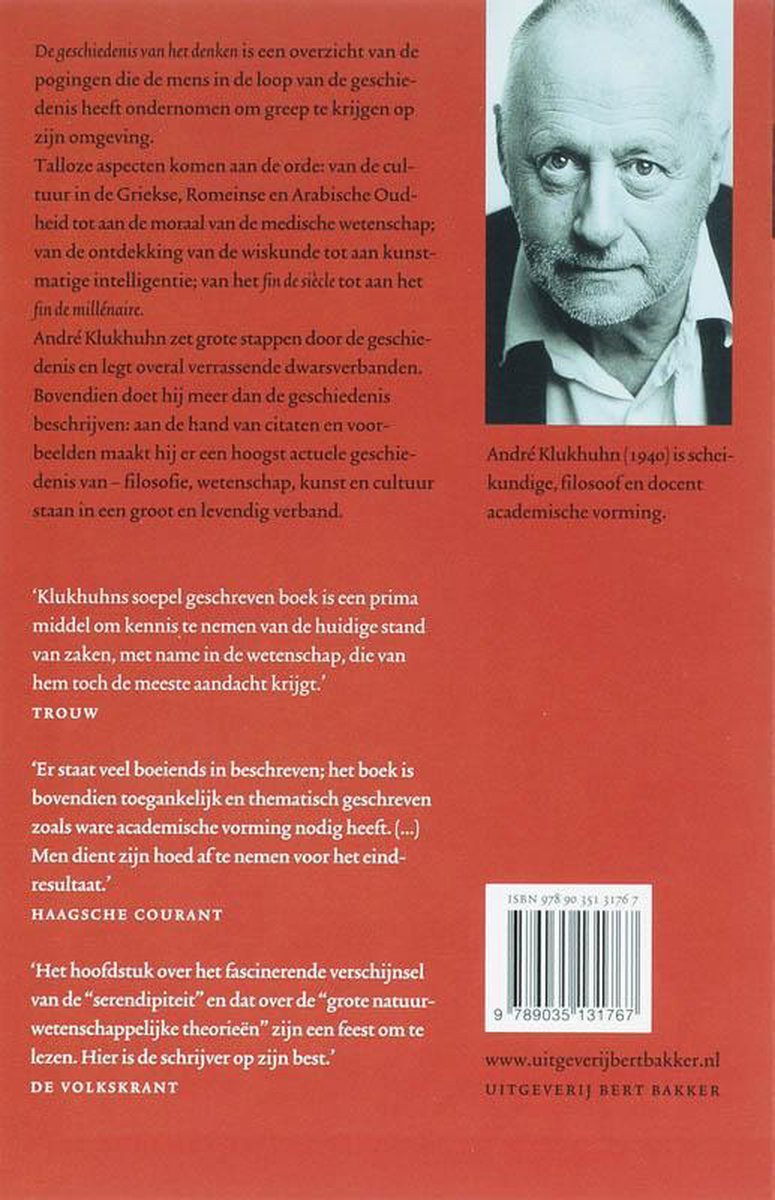 Achterkant van een boek met tekst en een portretfoto van André Klukhuhn. De achtergrond is roze.