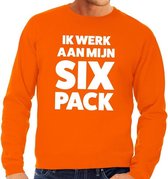 Ik werk aan mijn SIX Pack tekst sweater oranje heren - heren trui Ik werk aan mijn SIX Pack - oranje kleding S