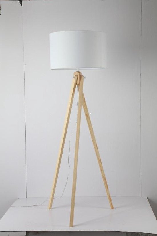 Erge, ernstige hoed Accumulatie Mooie staande lamp / vloerlamp met witte houten 3-poot en witte lampenkap |  bol.com