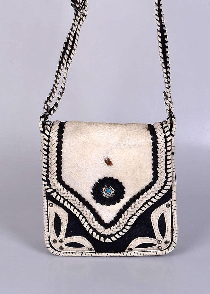Boho leren tas met vacht en aparte details zwart wit leder by Viabologna bol