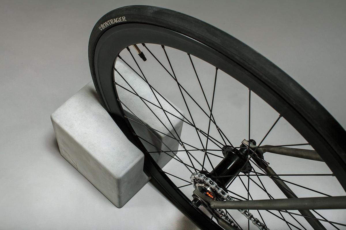 wet Verpersoonlijking Geleerde URBANATURE BikeBlock, fietsenrek - beton | bol.com