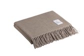 Venosa; hoge kwaliteit kasjmier plaid. Een dubbel weefsel; elke kant een andere kleur. In een zachte beige en licht beige tint.