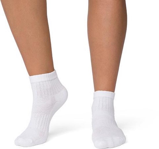 CADA 2 paires de chaussettes de sport sans couture anti-bactériennes dames  coton blanc... | bol.com