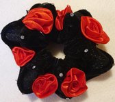 Scrunchie - Zwart met 6 roosjes en diamantjes