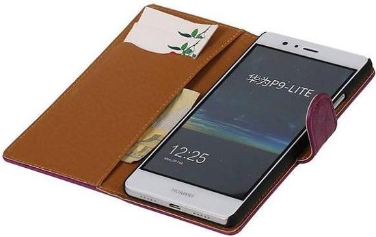 Étui violet style livre en cuir avec intérieur marron, ouvert sur des cartes et un téléphone Huawei P9 Lite.