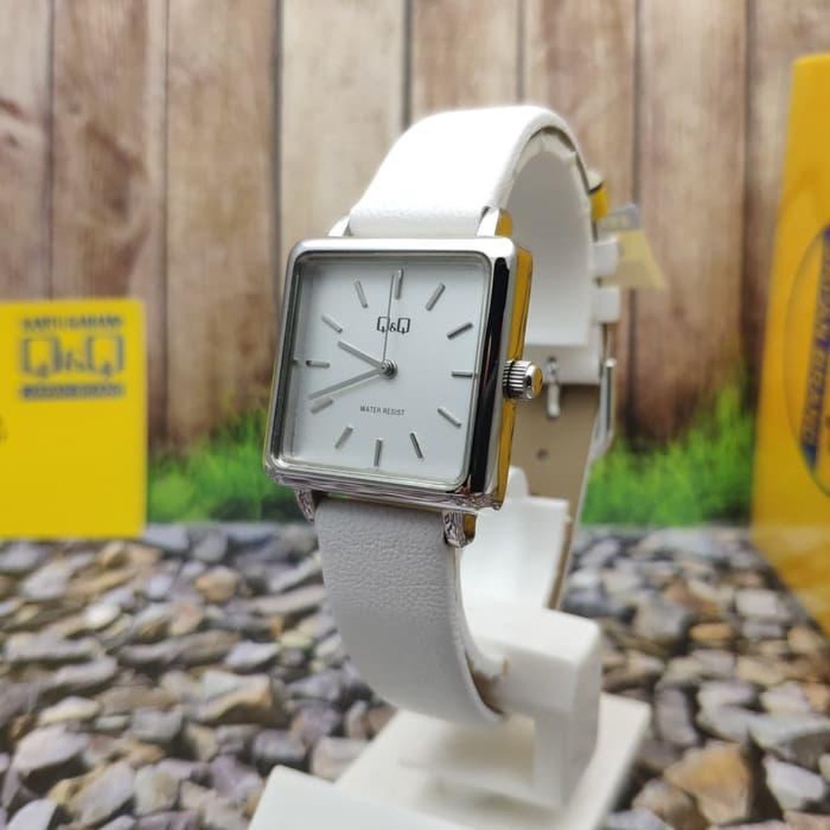 Dameshorloge van het merk QQ QB51J301Y