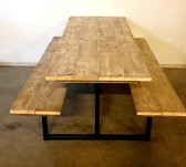 tafel met bankjes