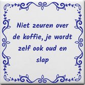 Wijsheden tegeltje met spreuk over Verjaardag: Niet zeuren over de koffie je wordt zelf ook oud en slap