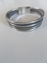 Petra's Sieradenwereld - *Leren armband zilverkleurig met magneetsluiting (655)
