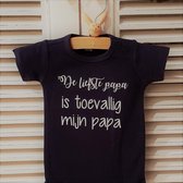 Shirtje baby tekst eerste vaderdag cadeau | de liefste papa is toevallig mijn papa | Lange of korte mouw | zwart met wit| maat 56-110
