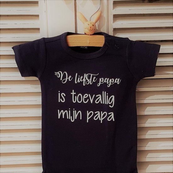 Shirtje baby tekst eerste vaderdag cadeau | de liefste papa is toevallig  mijn papa |... | bol.com