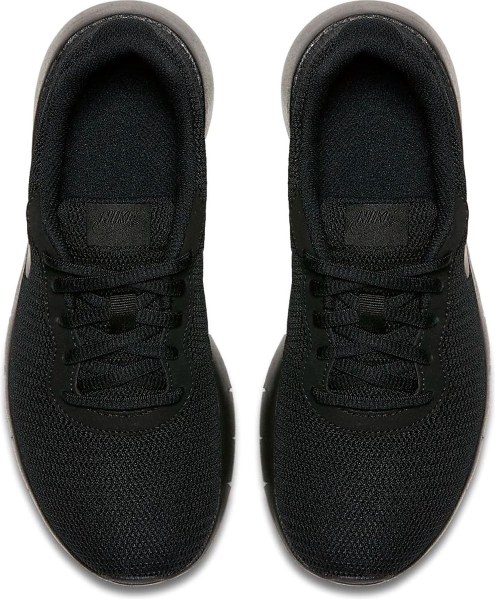 Nike Tanjun Bg Jongens Sneakers - Black/Black - Maat 5.5Y | bol.com