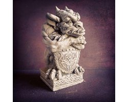 Betonnen waterspuwer ( draak ) met schild - tuinbeeld