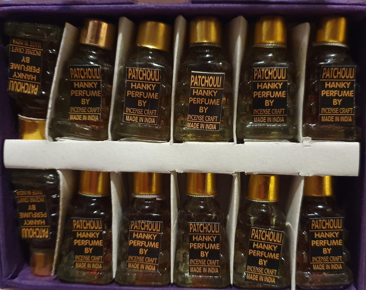 Goedkoopste Parfumolie - Patchouli - Set 12 flesjes á 5 ml - Te gebruiken als parfum of in waxinelichtbrander