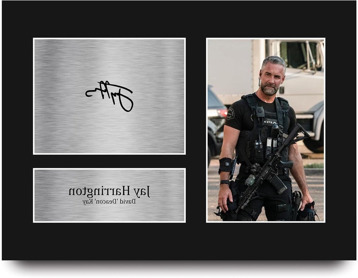 Gesigneerde Foto - TV Memorabilia - Fan Cadeau - Professioneel Gemaakt - A4 Formaat - Zwart