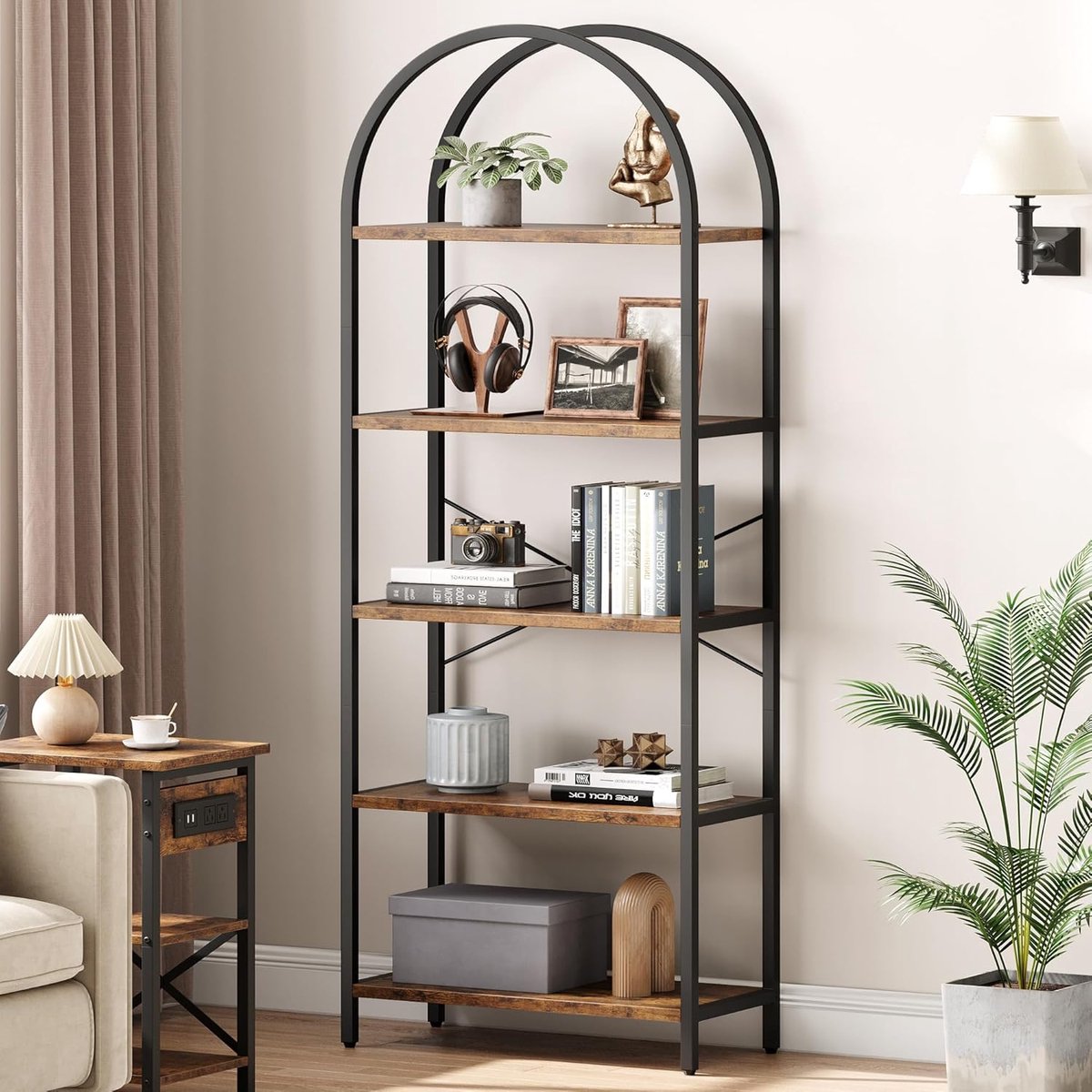 180 cm hoge gebogen boekenkast met 5 planken, moderne vrijstaande open etagère met metalen frame en opbergruimte, smalle showplanken voor thuiskantoor, woonkamer en slaapkamer