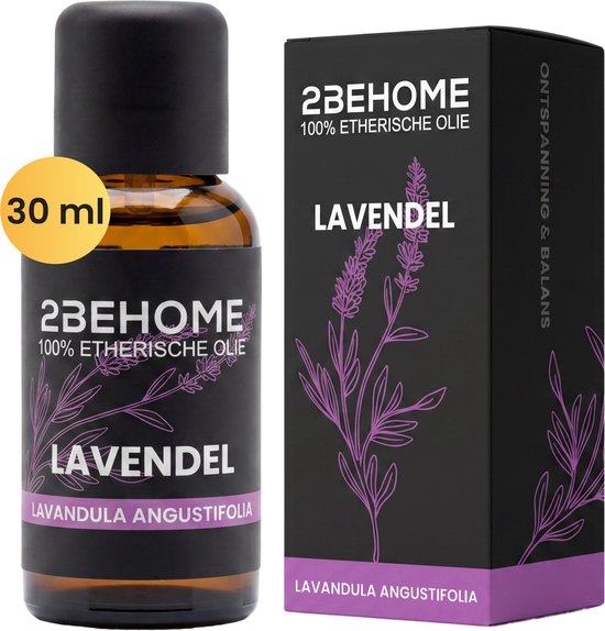 Bruin flesje en doosje lavendel etherische olie van 30 ml, met paarse lavendeldecoratie op de etiketten.
