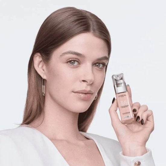 L’Oréal Paris - True Match Foundation - 0.5.N - Natuurlijk Dekkende Foundation met Hyaluronzuur en SPF 16 - 30 ml - Vegan