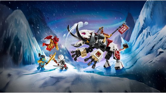 LEGO NINJAGO draak met drie NINJAGO figuren op een ijzige achtergrond.