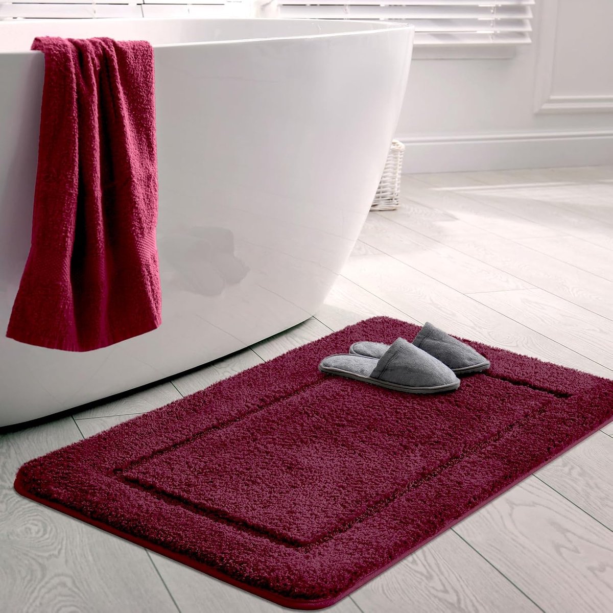 SnelShoppen - Badmat 60 x 90 cm, Antislip, Hoogpolig, Microvezel, Wasbaar en Absorberend, Douchemat voor Badkamer en Toilet in Bordeauxrood