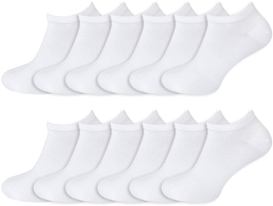 Twaalf paar witte, lage sneakersokken van Basset, maat 35-38.