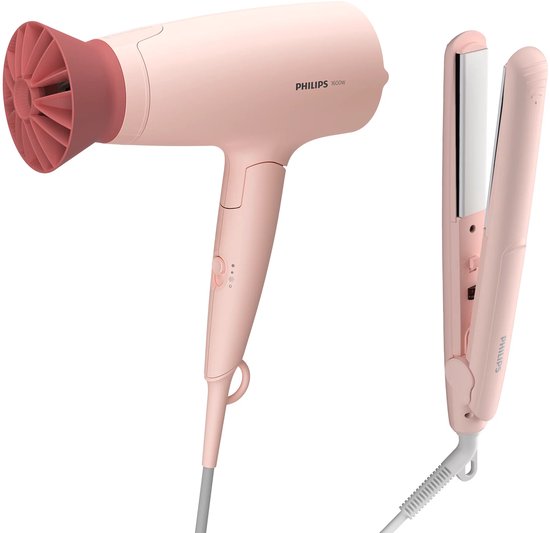 Roze Philips föhn met rood/roze diffuser en een roze stijltang, geplaatst op een witte achtergrond.