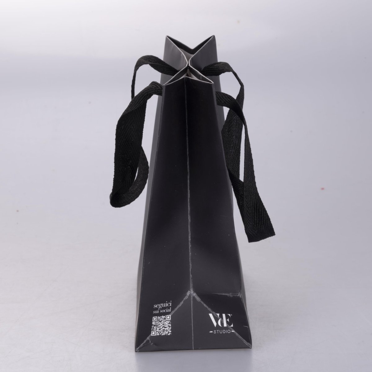 SnelShoppen - 24 Cadeauzakjes van Papier met Handgrepen van Stof, 16 x 8 x 19 cm, Perfect voor Feestjes, Verjaardagen, en Cadeaus