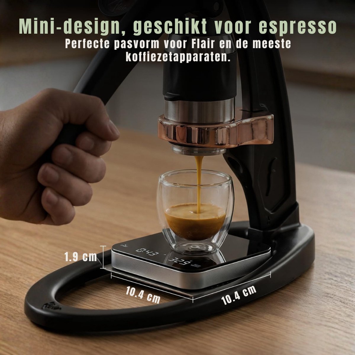QIN® Precisie Weegschaal - Koffie Weegschaal - Keuken Weegschaal - Koffie Weegschaal met Timer - Zwart / Zilver - 11cm x 11cm x 2cm