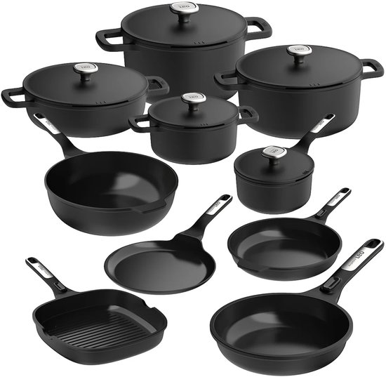 Ensemble d'ustensiles de cuisine noirs en fonte, comprenant diverses casseroles, poêles et une poêle à griller.