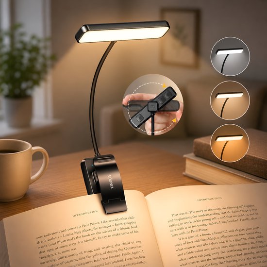Lampe de lecture Sounix noire avec pince sur un livre ouvert. Rotative à 315° avec 24 LED et 3 modes d'éclairage. Rechargeable par USB.