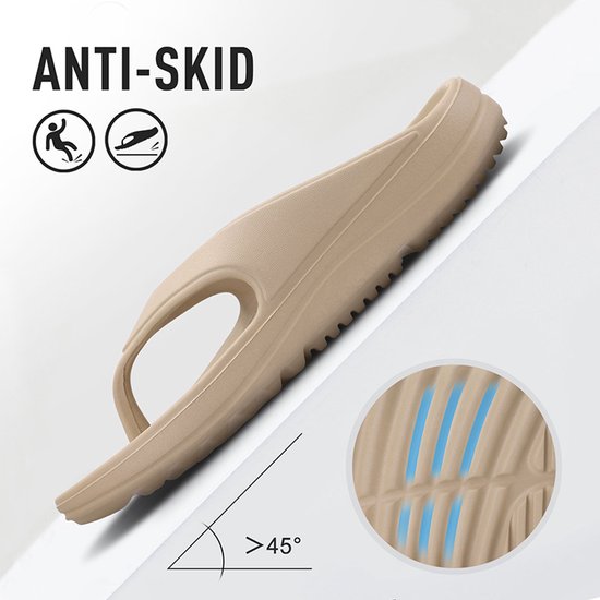 Beige slipper met gegroefde zool die anti-slip eigenschappen aangeeft.