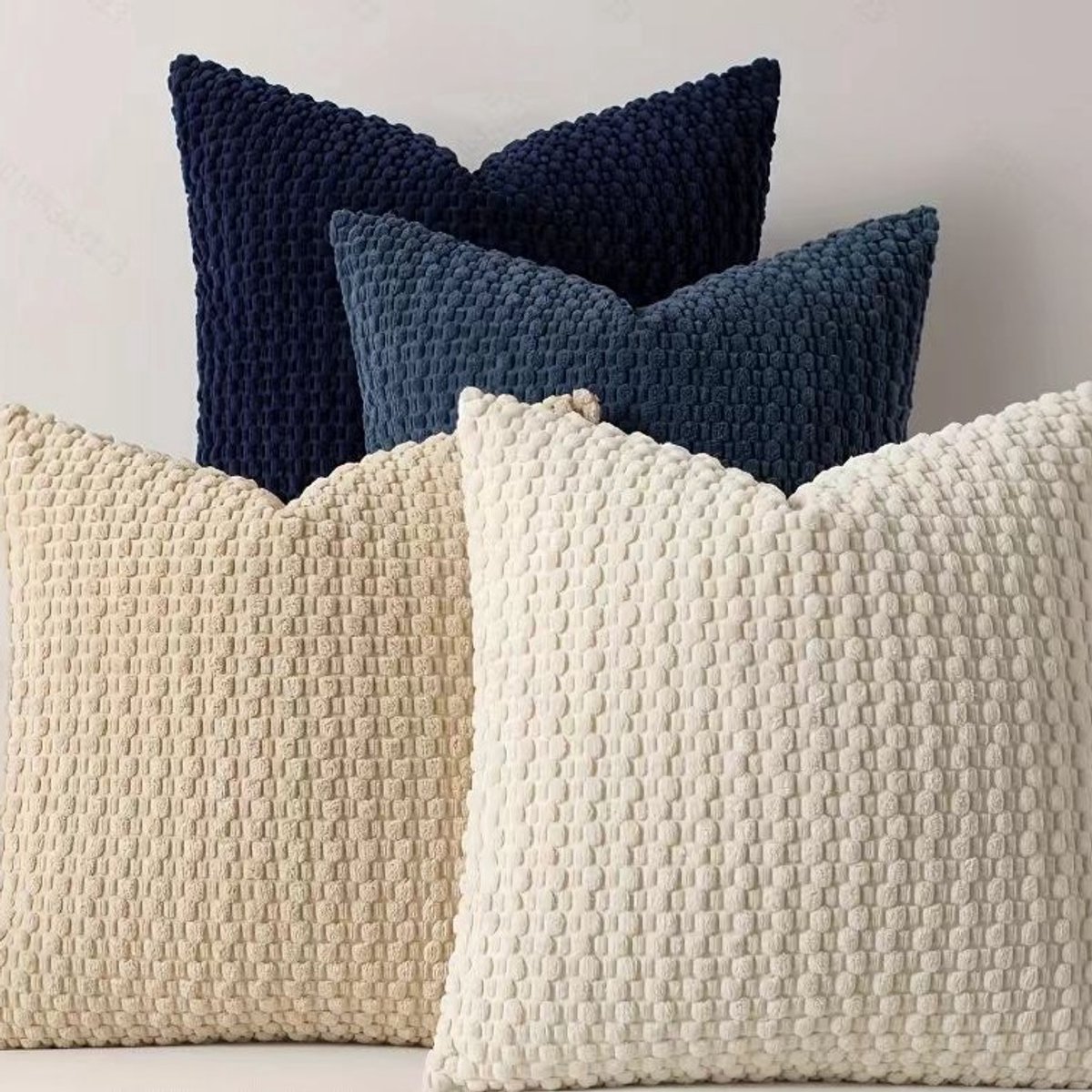Casalora Kussenhoezen Set – 4 Stuks – 45x45 cm – Corduroy Kussenhoezen – Dubbelzijdig Gestreept – Boho Stijl – Wit, Beige, Lichtblauw & Donkerblauw – Verborgen Rits – Neutraal voor Bank & Slaapkamer