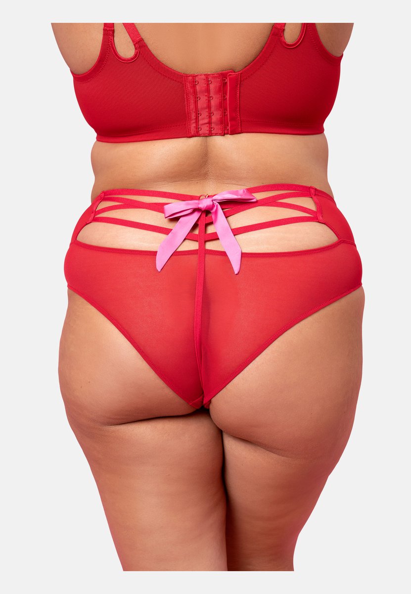 High-Brazilian CHÉRIE