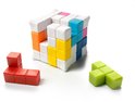 Gekleurde kubuspuzzel van Smart Games met losse stukjes in rood, groen, blauw, geel, oranje en roze.