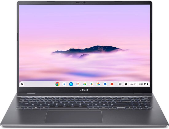 Donkergrijze Acer Chromebook Plus laptop, frontaal gefotografeerd met het scherm aan en de taakbalk zichtbaar.