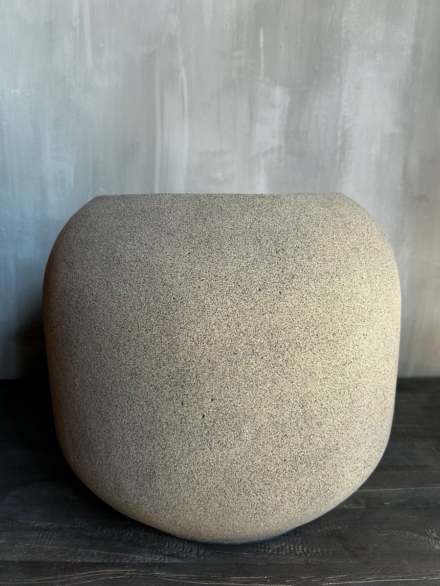 STILL| bloempot/vaas van aardewerk| pot ovaal model| bloempot medium| bloempot matzwart merk: STILL| HOOGTE 35 CM