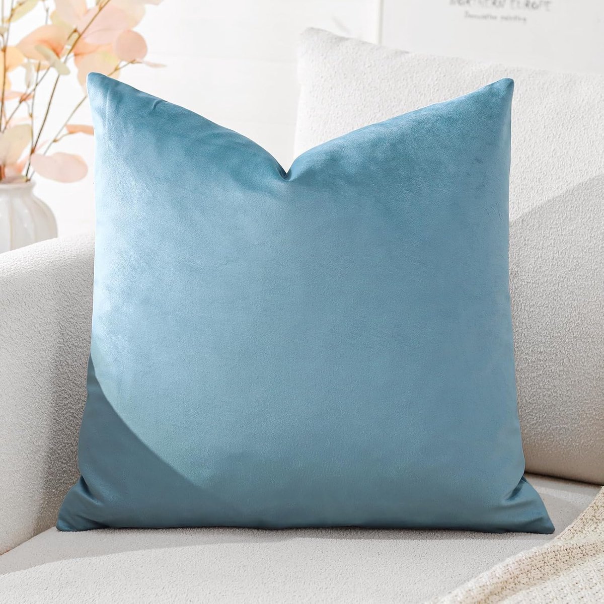 SnelShoppen - Luxe Velours Kussenhoezen 50x50cm - Superzachte Decoratieve Kussens voor Sofa, Slaapkamer, Auto - Lichtblauw - Set van 2