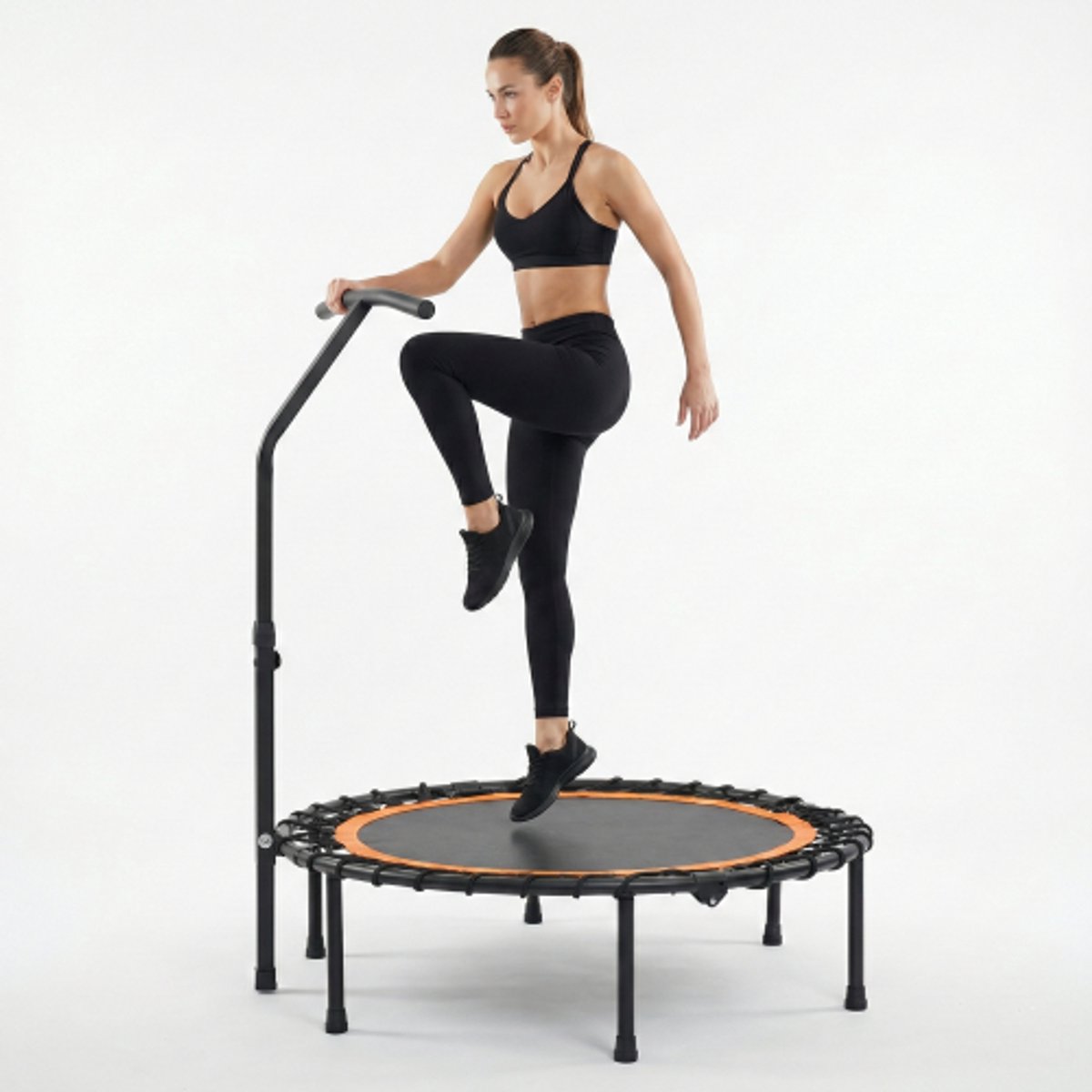 Zwart-oranje fitness trampoline - compact thuisfitness springtoestel stabiel springplatform voor dagelijkse conditietraining en cardio workout binnenshuis