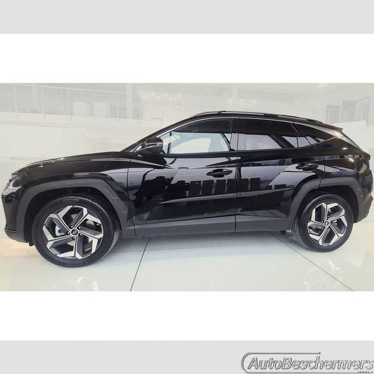 Stootlijsten set zwart voor Hyundai Tucson 2020-. De stootstrips zijn zelfklevend. Set a 4 stuks (#0068)