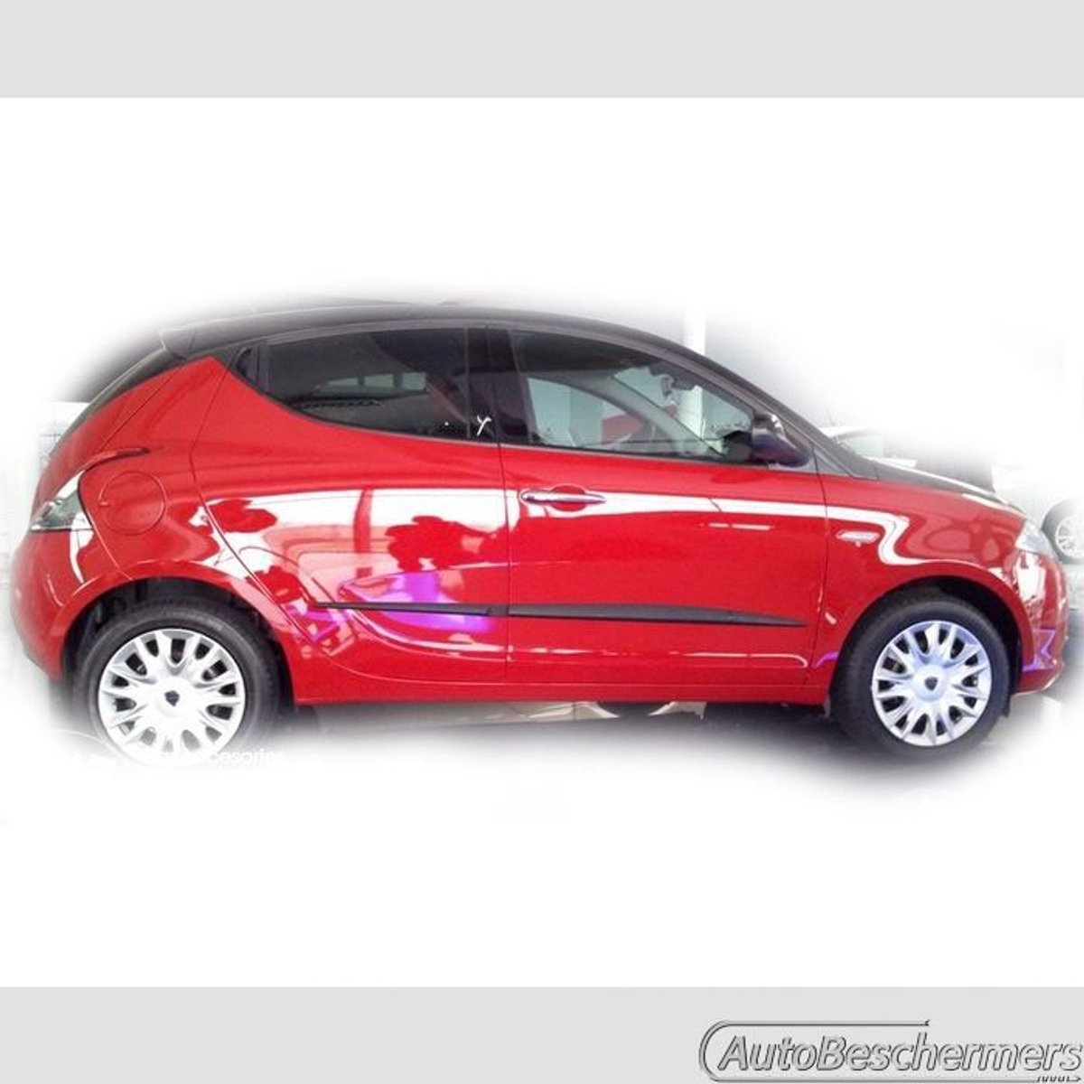 Stootlijsten set zwart voor Lancia Ypsilon 2012-. De stootstrips zijn zelfklevend. Set a 4 stuks (#0026)