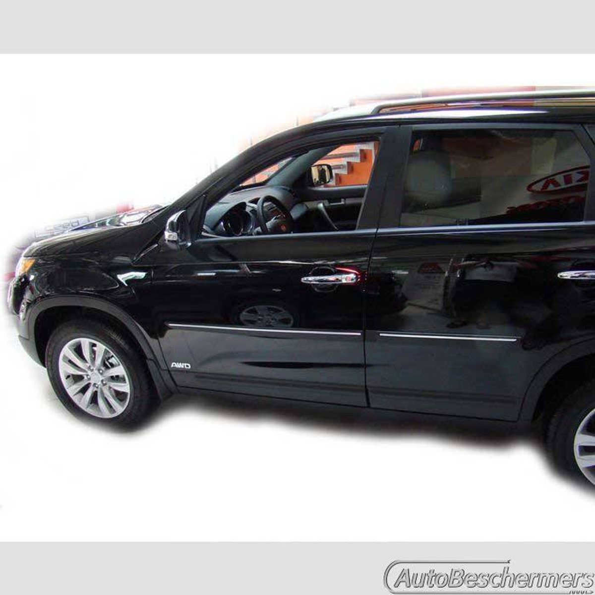 Stootlijsten set zwart + chroomlijstje voor Kia Sorento 2011-12.2014. De stootstrips zijn zelfklevend. Set a 4 stuks (#0023)