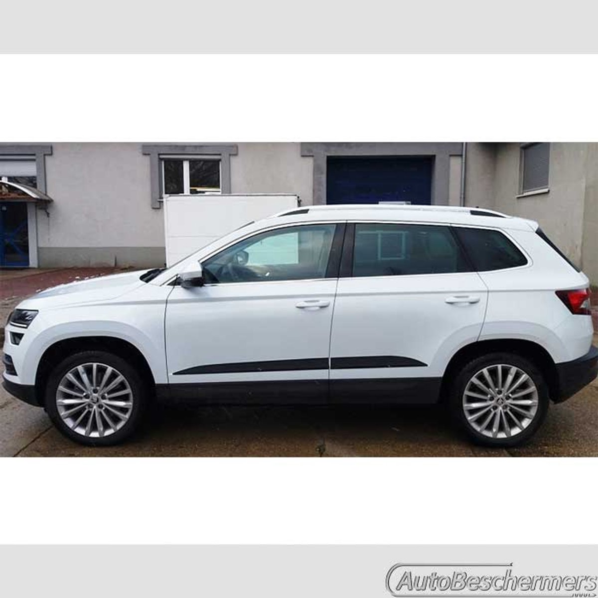 Stootlijsten set zwart voor Skoda Karoq 11.2017-. De stootstrips zijn zelfklevend. Set a 4 stuks (#0059)