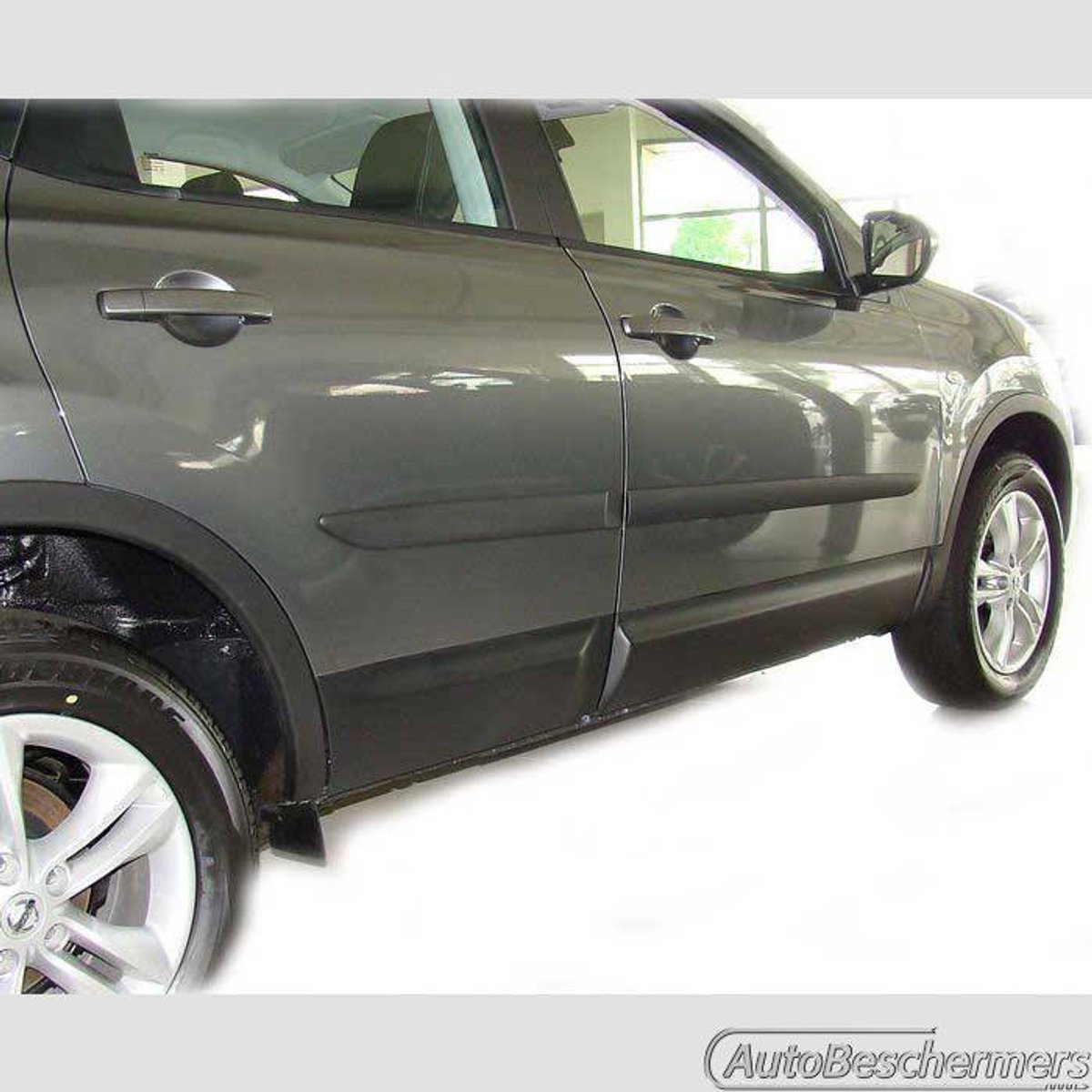 Stootlijsten set zwart voor Nissan Qashqai 02.2007-01.2014. De stootstrips zijn zelfklevend. Set a 4 stuks (#0041)