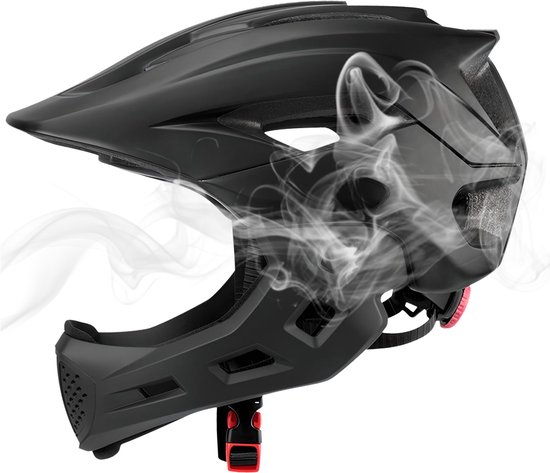 Zwarte helm met afneembare kinband en rode verstelknop. Rook stroomt uit de ventilatiegaten.